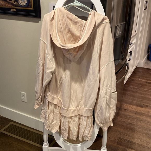 Free People cream hoodie. Women size M. - Picture 3 of 3